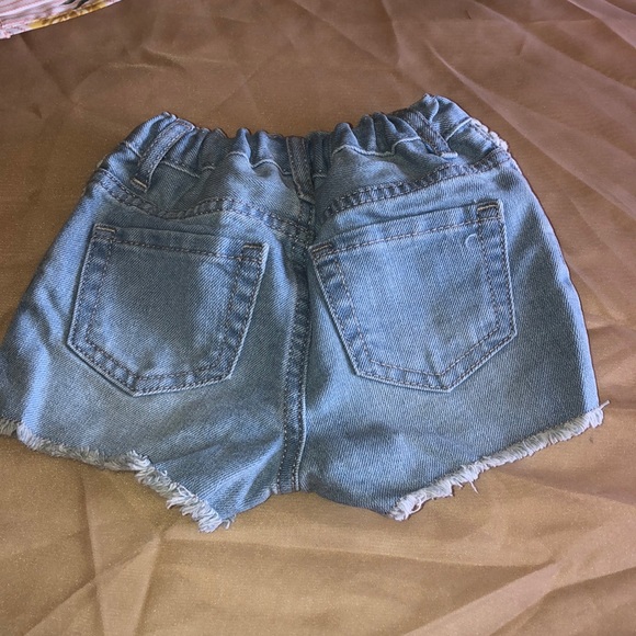 Little girl shorts with 2 mask! - Picture 2 of 4